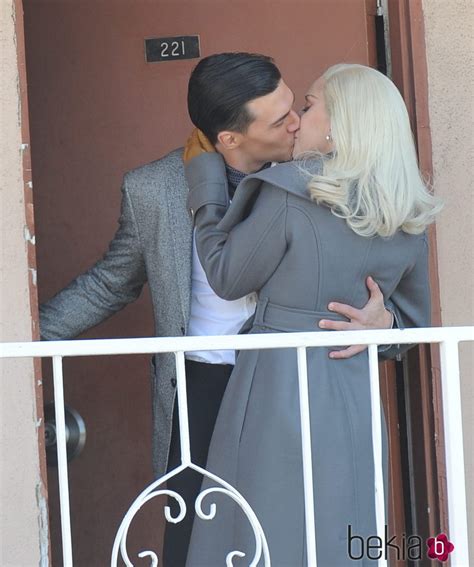 Lady Gaga Y Finn Wittrock Beso Apasionado En El Rodaje De American Horror Story Hotel