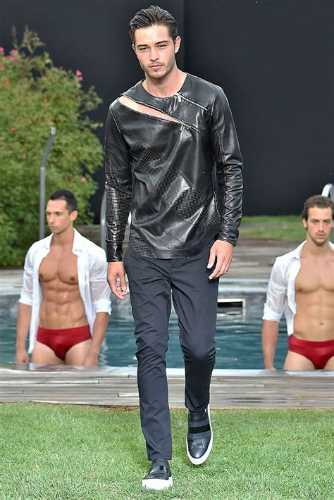 Coleção Dirk Bikkembergs Milão Verão 2016 RTW Foto 34