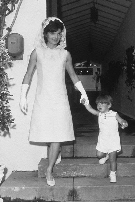 Jul 28, 2020 · ce mardi 28 juillet, jackie kennedy aurait célébré ses 91 ans. L'allure inimitable de Jackie Kennedy en 30 photos culte ...