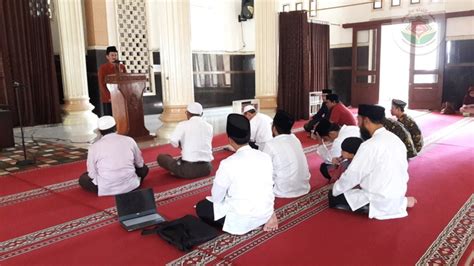 Pondok tahfidz qur'an darul muttaqin adalah pondok penghafal al qur'an gratis bagi mendidik dan mencetak kader tahfizul quran. Kunjungan Pesantren Modern Darul Quran Al Karim Purwokerto