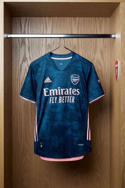 The gunners fans, in reacting to the jersey release on social media, are rather wishing and. Terceira camisa do Arsenal 2020-2021 Adidas » Mantos do ...