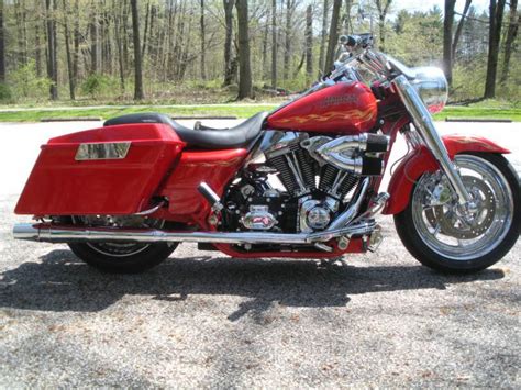 I am selling my beautiful one of a kind 2007 cvo road king. 2007 Screaming Eagle CVO Roadking for sale on 2040-motos