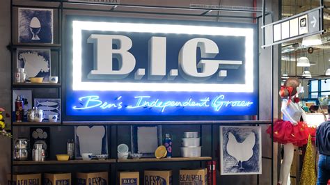 There's a fairly big grocers on the 1st floor and it too has a food court in the middle. The B.I.G. Experience At The Linc KL - Bens Independent Grocer