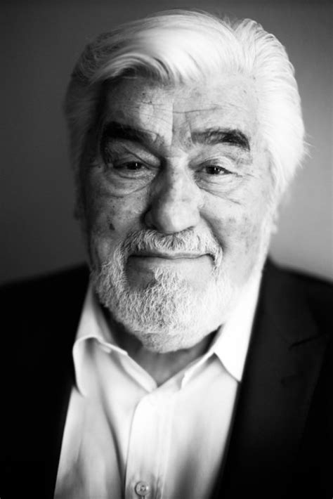 In colombia the stories were adapted into a tv comedy called don camilo. Mario Adorf, Zugabe! Erzählt, Liest & Singt! live in ...