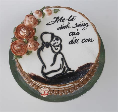 Bánh có màu trắng ngà sang trọng, được decor với các họa tiết đơn giản chuẩn hàn quốc đảm bảo khiến người nhận yêu từ cái nhìn đầu tiên. NHUNG MAU BANH KEM TUYET VOI CHO NGAY CUA ME (14) - Tân ...