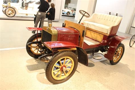 Pierwsze samochody budowane w późniejszych zakładach Skody nosiły nazwę ...