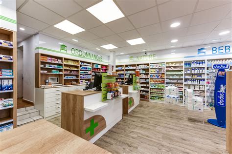 La pharmacie lafayette gambetta située à salon de provence, pharmacie de quartier très agréable, avec une équipe sympathique et dynamique, recherche son (sa)… Comptoir Pharmacie Avec Agencement Interieur Mobilier Bois