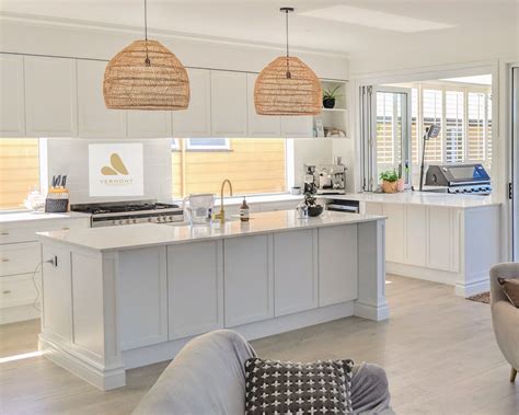 Modern White L Shaped Shaker Kitchen Cabinet Design With Island Modern