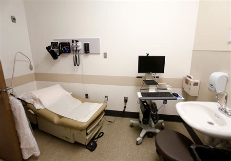 U.S. panel urges diabetes screening to begin sooner, at age 35 | Reuters
