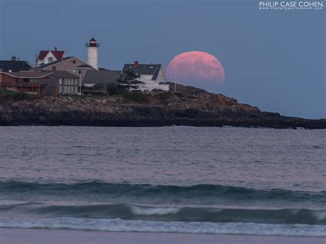 Full Moon Over Nubble Lighthouse The Daily Portsmouth