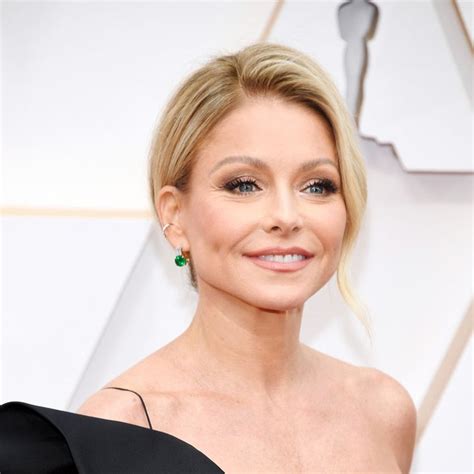 Kelly Ripa Wore Makeup All Over Her Body For The Oscars Body Makeup