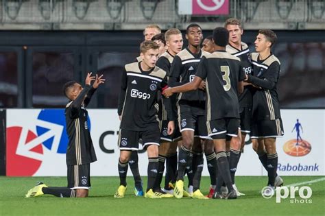 Alles over de club jong ajax (keuken kampioen divisie) actuele selectie met marktwaarden transfers geruchten speler statistieken programma nieuws. Pereira bezorgt Jong Ajax punt met late treffer - Ajax1.nl