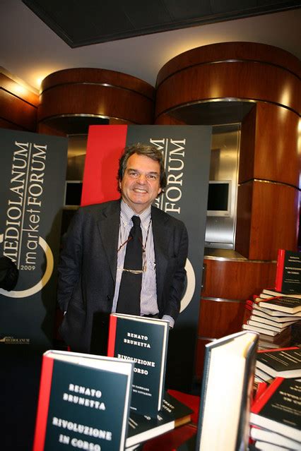 Un uomo è stato fermato al convegno fiorentino dell'ex ministro brunetta con indosso una scacciacani. Il Ministro Brunetta presenta il suo nuovo libro ...