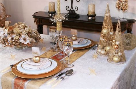 Glamorous Christmas table decorations in gold and silver