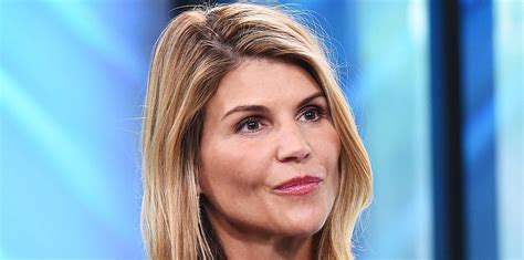 Lori Loughlin Reports To Prison Begins 2 Month Sentence For College