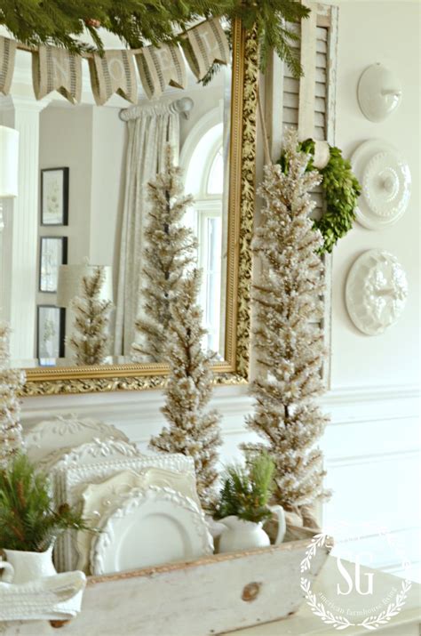 French provincial decor is often interpreted as romantic. HOW TO FAKE A FRENCH COUNTRY CHRISTMAS LOOK - StoneGable