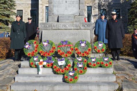 Jour Du Souvenir Cérémonie à La Mémoire Des Soldats Disparus Viva MÉdia