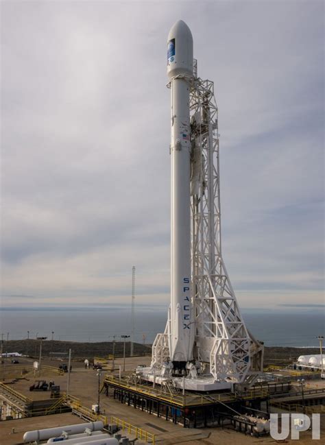 Photo Spacex Falcon 9 With Jason 3 Satellite Launch Prep At Vandenberg