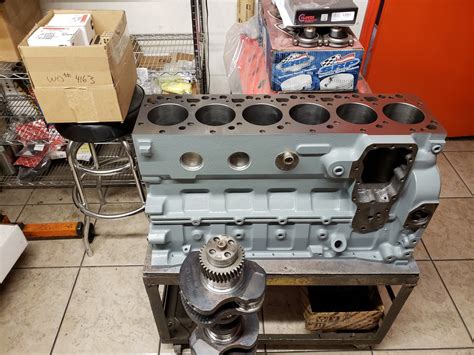59 Liter B Series Cummins Diesel Engine Block And Crankshaft Machining