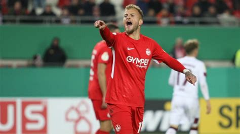Auftritte und ziele gelten nur für pflichtspiele der ersten mannschaft. 1. FC Kaiserslautern suspendiert Trio um Kapitän Hemlein ...
