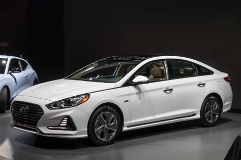 The 2018 hyundai sonata models with internal combustion engines are ready. 2018 Hyundai Sonata Hybrid: Prices Sink, Features Rise ...