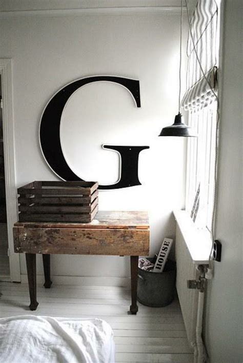 Un choix unique de lettre decorative métal disponible dans notre magasin. Arrangement de lettre décorative murale - Archzine.fr