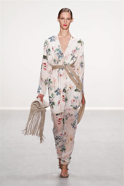 Mittlerweile machst du josie loves hauptberuflich und kannst durch die kooperationen mit marken davon leben. Highlights auf der Berliner Fashion Week: Meine XXL-Review ...