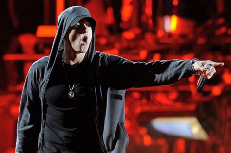 Eminem Desemnat Artistul Anului în Cadrul Youtube Music Awards Video