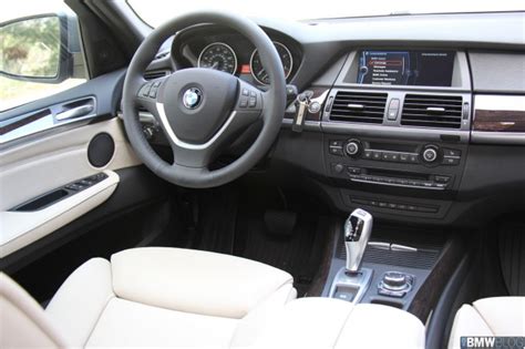 Click here to convert liters per 100 kilometers to miles per gallon equals. 2012 BMW X5 35d vs. 2013 Porsche Cayenne Diesel
