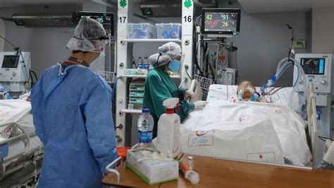 Türkiye de koronavirüs yeni vaka ve ölüm sayılarında artış devam ediyor