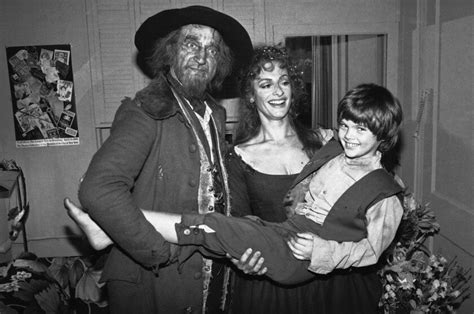 Actor Ron Moody Dies At 91 Earned Oscar Nomination For Role As Fagin