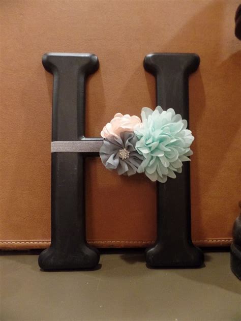 Pretty Letter H Embellished With A Flower Garlandnice Wall Décor