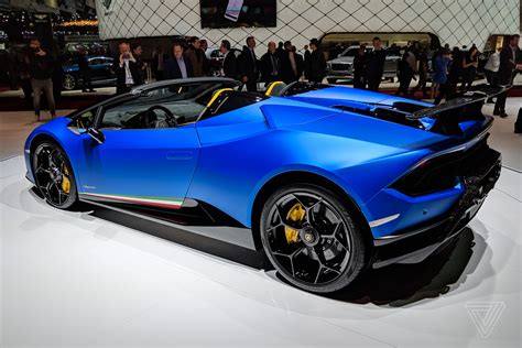Lamborghinis Convertible Huracán Looks Stunning In Matte Blue The Verge