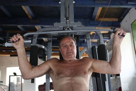 phwoar meet the 75 year old great granddad with a physique to rival men half his age real fix
