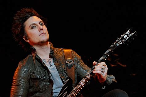 Synyster Gates Launches Free Guitar Course School Free — Steemit