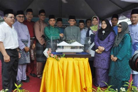 Bahan kerja adalah masukan yang diproses dengan tindak kerja (tugas) 9. Handing over Balai Gambang to PKNP Group by Jabatan Kerja ...