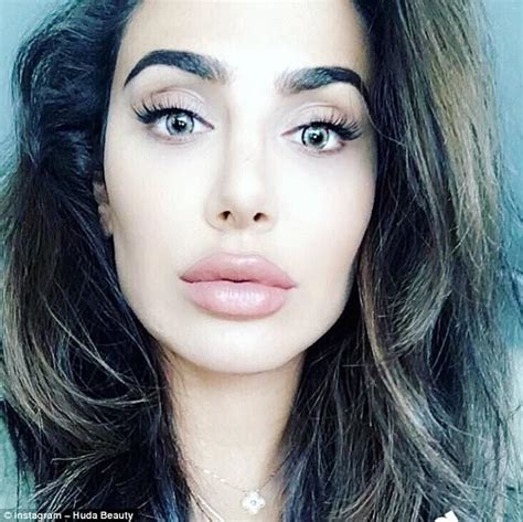 Beauty Mogul Huda Kattan Gives Sister A Dramatic Makeover Daily Mail