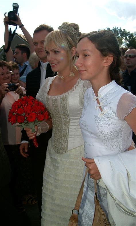Jak wygląda najstarsza pociecha aktora? Anastazja Pazura, córka Cezarego, ma już 25 lat. Ale się ...