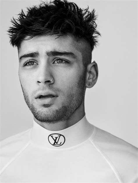 It is certainly a great option for individuals with sleeker and straighter locks inspired by a popular english model fitting with the classic pop style of music. Zayn Malik Haircut Latest Updated 2019 - Men's Hairstyle Swag