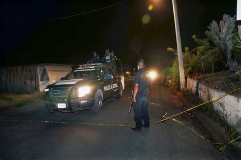 Gunmen Ambush Police Convoy Near Mexico City Killing 13