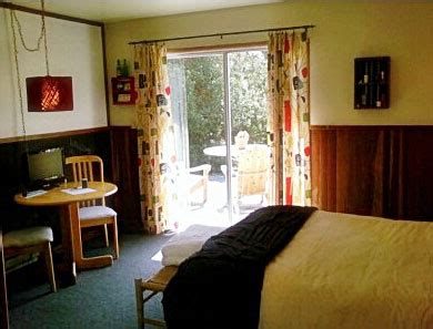 At the andiron seaside inn & cabins guests are welcome to take advantage of a hot tub. The Andiron Seaside Inn & Cabins