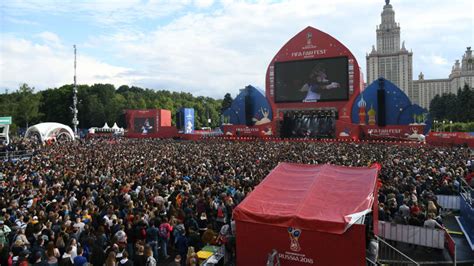 2018 fifa world cup russia™ news 25 000 people visit moscow s fifa fan fest and kick off