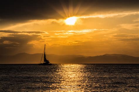 Hintergrundbilder Sonnenlicht Schiff Sonnenuntergang Meer Wasser