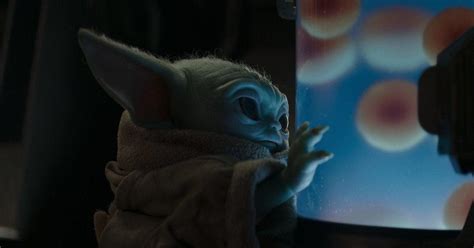 Star Wars Watch Baby Yoda Arrive With Spacex Crew Dragon At Space Station