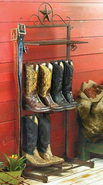 Thus, you needn't to worry about the muddy footprints on a rainy or snowy day. Cowboy boot storage | Garderoben eingangsbereich, Ideen ...