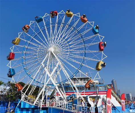 Small Colorful Ferris Wheel Editorial Stock Image Image Of Spokes