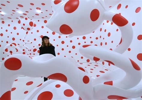 Yayoi Kusamas Simple Forms Hide Complex Realitieshere Are Three Facts