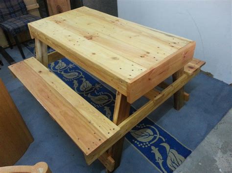 Lucu juga kalau ada kedai kopi yang diambil dari pelesetan dari. Gedung Perabot Terpakai Johor: Perabot Kayu Pallet