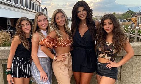 Rhonj Teresa Giudice 48 And Four Daughters Pose In Photo Daily Mail Online