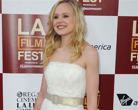 Alison Pill Explains Topless Tweet Extratv Com